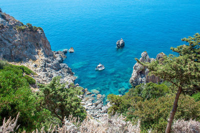 High angle view of sea by cliff