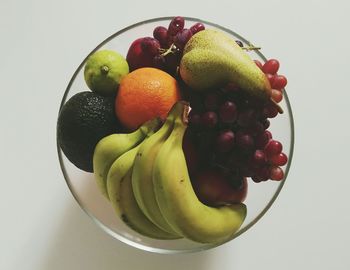 Close-up of grapes in bowl