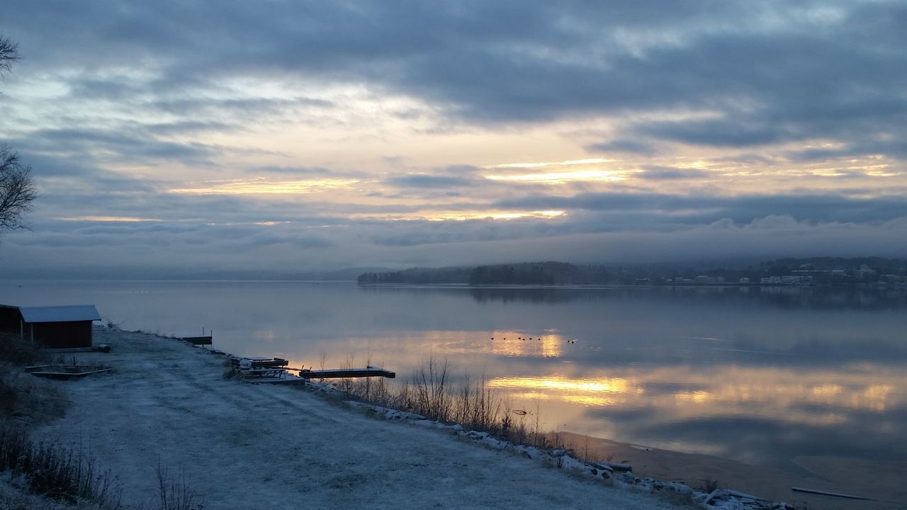 cloud - sky, sky, weather, winter, snow, cold temperature, sunset, cloudy, water, tranquil scene, scenics, tranquility, beauty in nature, season, nature, lake, river, built structure, cloud, covering