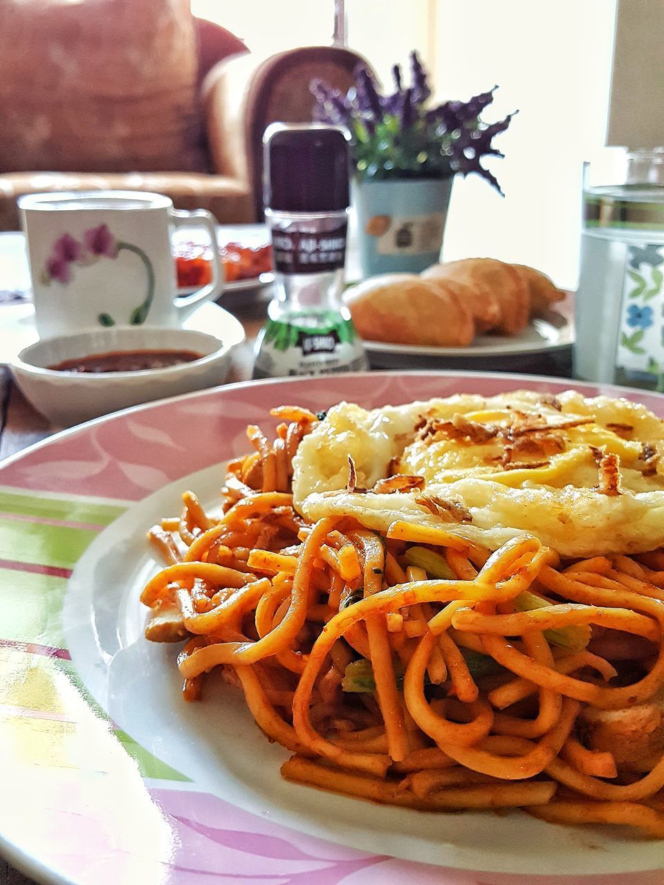 CLOSE-UP OF FOOD ON TABLE