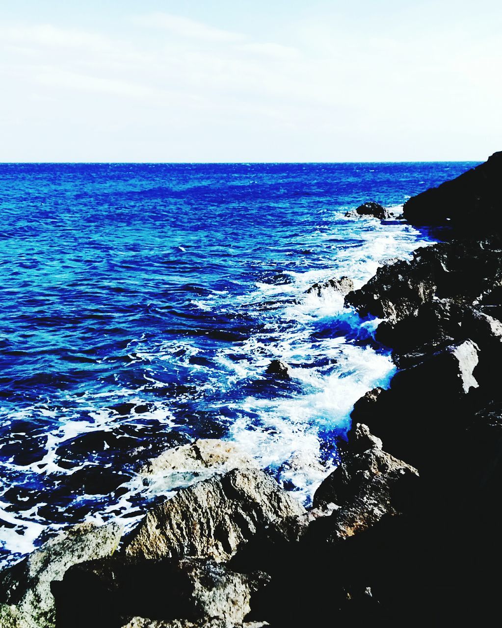 water, sea, blue, scenics, horizon over water, tranquil scene, beauty in nature, tranquility, nature, sky, idyllic, high angle view, outdoors, no people, seascape, day, coastline, sunlight, reflection, rippled