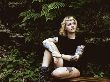 Portrait of young woman sitting on ground