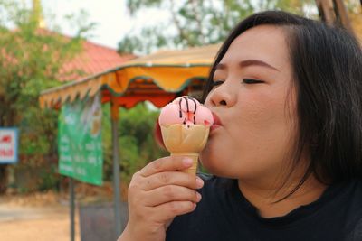 Portrait of woman holding ice cream