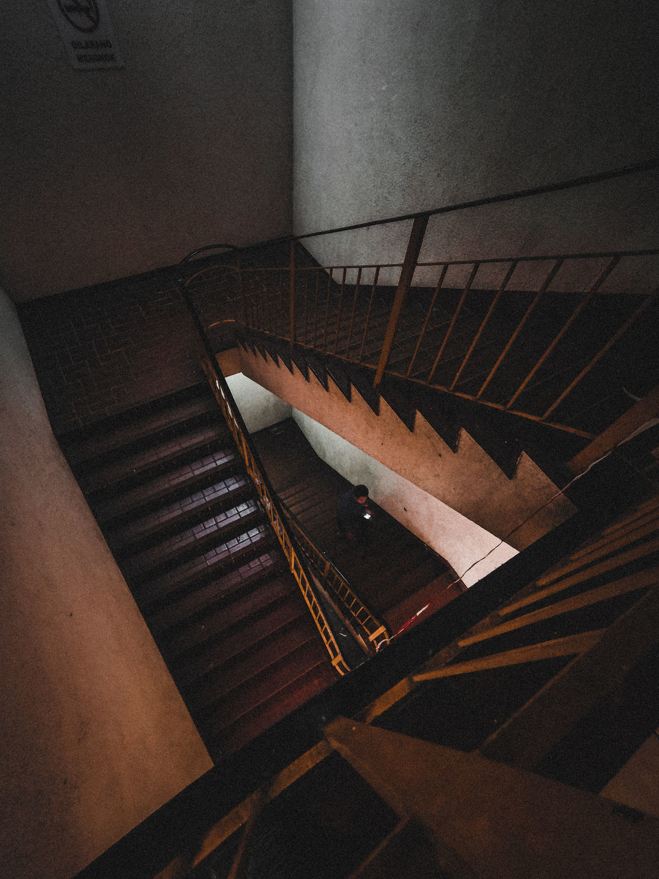 HIGH ANGLE VIEW OF SPIRAL STAIRCASE ON BUILDING