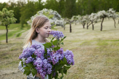 Girl with lilac flowers