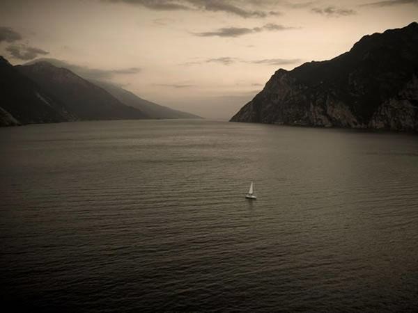 water, mountain, tranquil scene, scenics, tranquility, sky, waterfront, beauty in nature, sea, nature, mountain range, lake, idyllic, cloud - sky, rippled, silhouette, transportation, nautical vessel, boat, non-urban scene