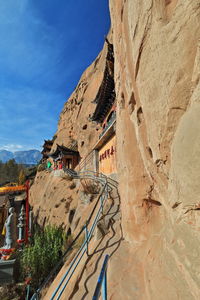 0923 wooden pavilions clinging to the cliff. thousand bhudda grottoes-mati si temple. zhangye-china.