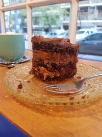 Close-up of chocolate cake in plate on table