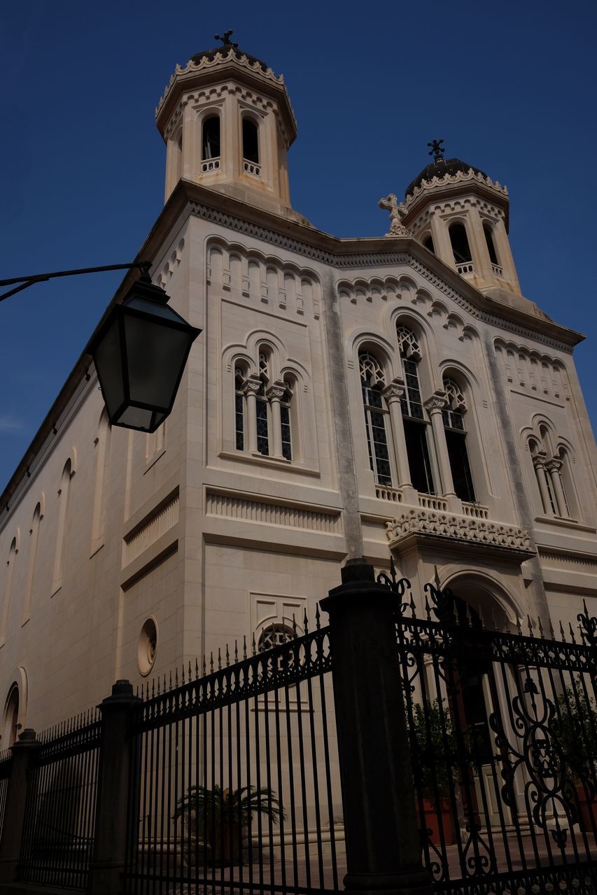 LOW ANGLE VIEW OF TEMPLE AGAINST BUILDING