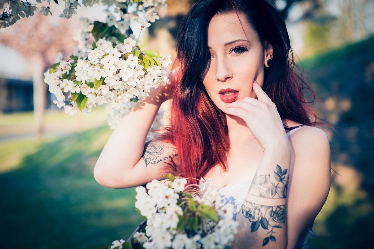 flower, flowering plant, young adult, young women, beautiful woman, plant, one person, real people, portrait, women, nature, beauty, long hair, focus on foreground, adult, front view, day, leisure activity, hairstyle, bouquet, hair, outdoors, flower arrangement, contemplation