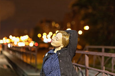 Portrait of a young woman in a night city on a summer evening. city lights.