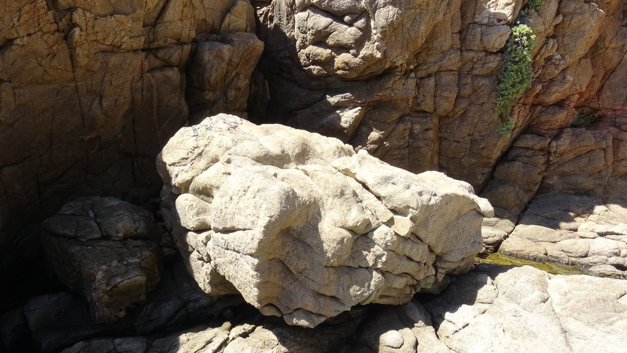 HIGH ANGLE VIEW OF ROCK FORMATION ON LAND