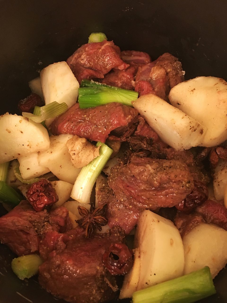 CLOSE-UP OF MUSHROOMS WITH VEGETABLES