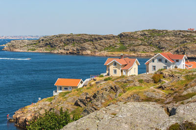 Summer house with bathing area at cliffs