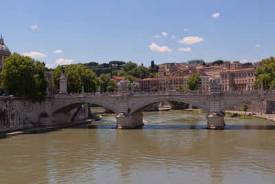 Ponte sant angelo over river against sky