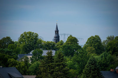 View of trees and building against sky