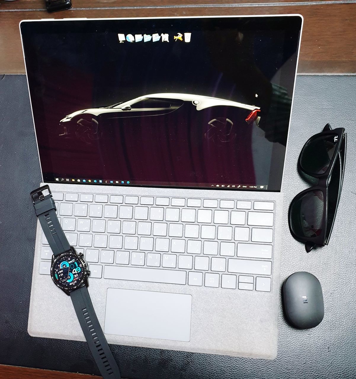 HIGH ANGLE VIEW OF SMART PHONE AND LAPTOP ON TABLE