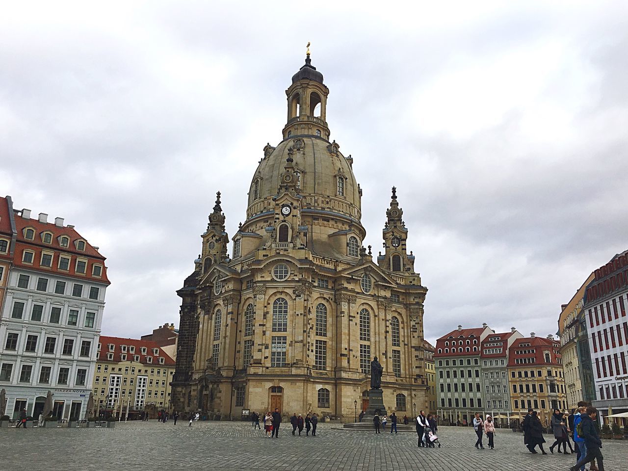 architecture, building exterior, built structure, famous place, large group of people, sky, tourism, travel destinations, history, travel, international landmark, cloud - sky, place of worship, facade, religion, tourist, capital cities, person, dome