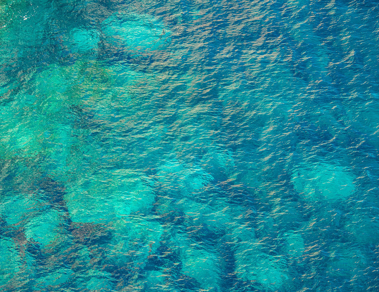 FULL FRAME SHOT OF SWIMMING POOL IN SEA