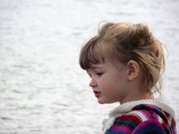 Close-up of cute girl against sea