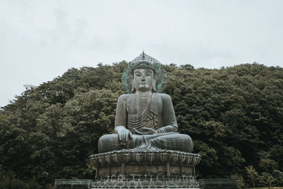 Statue of buddha against sky