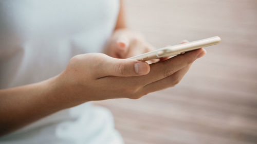 Woman holding smart phone