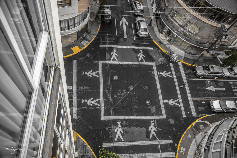 HIGH ANGLE VIEW OF VEHICLES ON ROAD