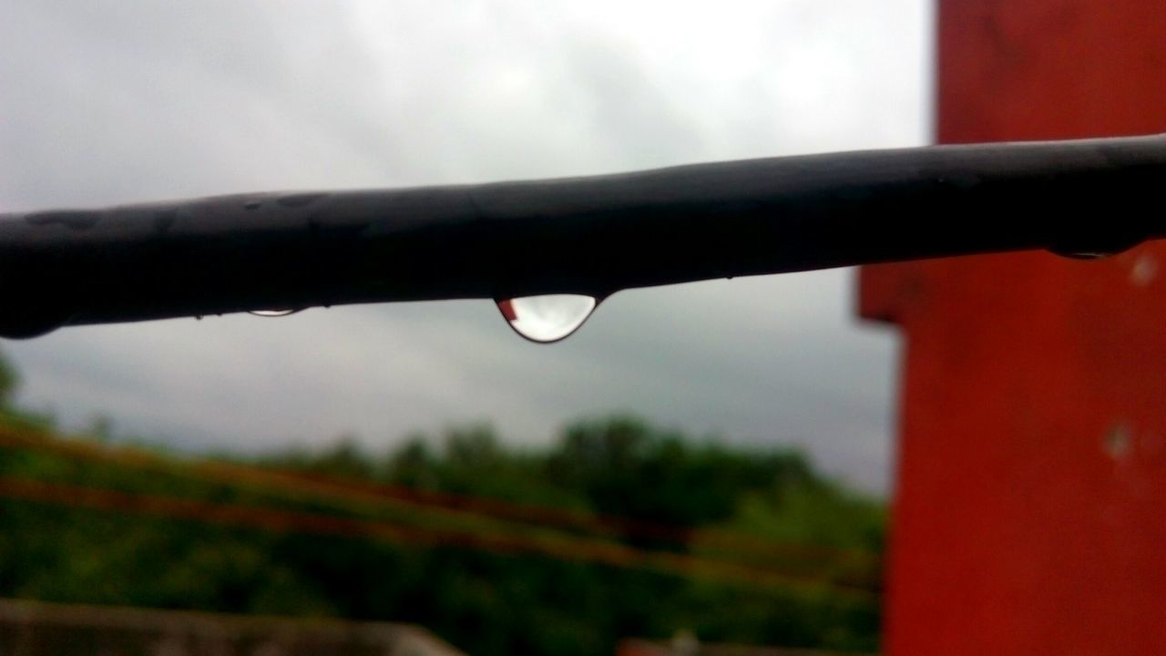 CLOSE-UP OF WATER DROPS ON RAILING