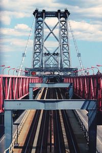 Williamsburg bridge against sky