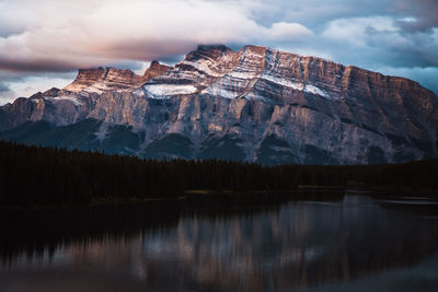 Beautiful mount rundle near banff, canada at sunrise