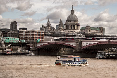 Bridge over thames river in city