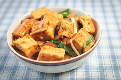 Close-up of tofu with sauce in plate