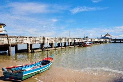 Boat docking on the beach at mu ko phetra in thailand