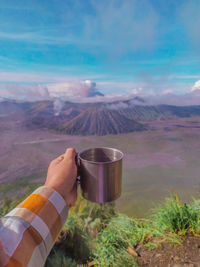 A mug in bromo 