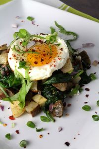 Close-up of potato with poached egg served in plate