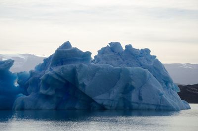 Icebergs on lake argentino, a sunny autumn afternoon, santa cruz province, argentino. 4