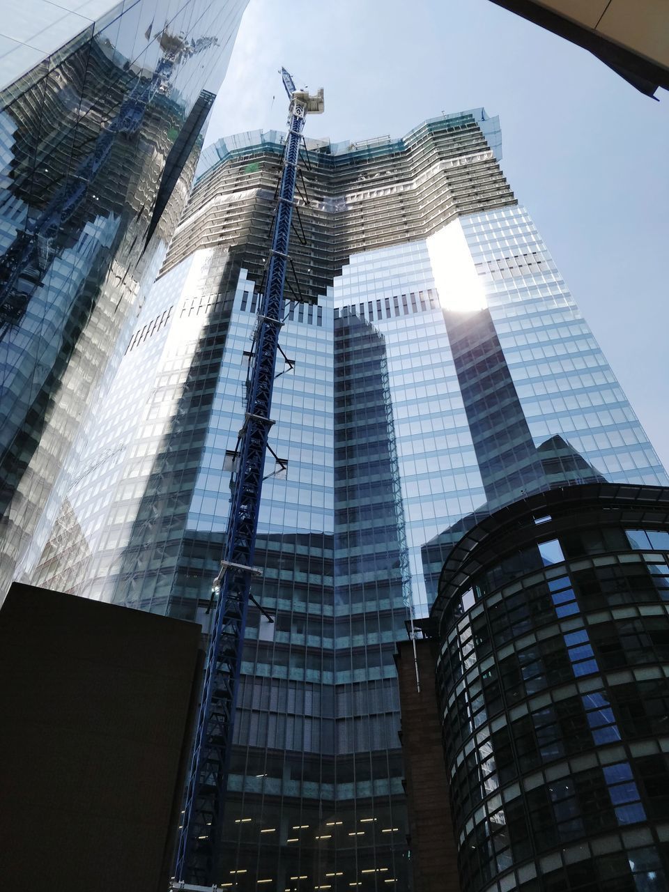 LOW ANGLE VIEW OF BUILDINGS AGAINST SKY