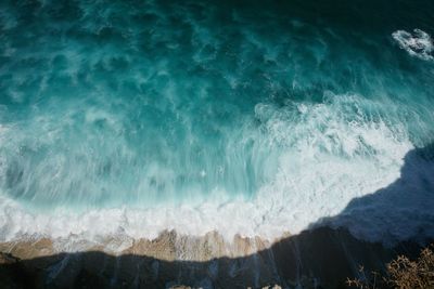 Waves splashing on rocks