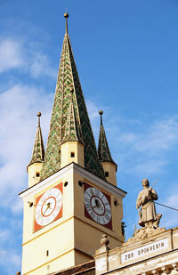 Low angle view of turnul trompetilor in city against sky