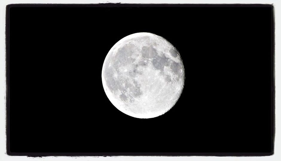 moon, astronomy, night, planetary moon, full moon, moon surface, beauty in nature, circle, tranquil scene, space exploration, discovery, scenics, tranquility, nature, dark, copy space, low angle view, sphere, majestic, sky