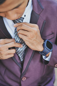 Wear a tie to look cool when traveling and attending special events