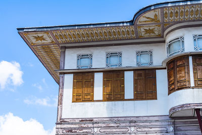 Istanbul, turkey, september 2018, facade upper floor of the main building in the topkapi palace