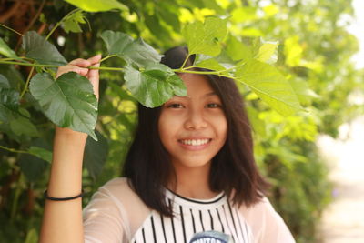 Portrait of a smiling young woman outdoors