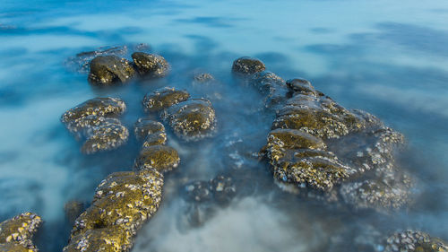 Rocks in the water, long exposure, color contrast