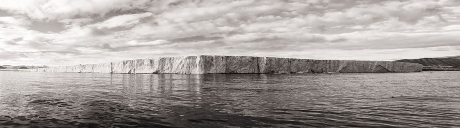 Negribreen glacier edge at the svalbard coast