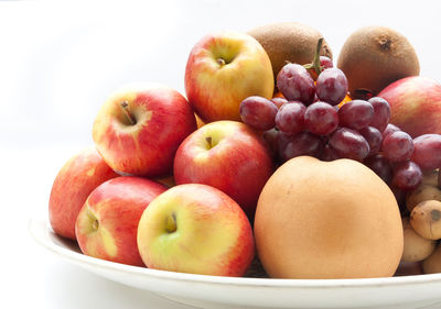 Close-up of apples in bowl