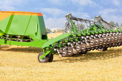 Trailed unit, fertilizer tank for precise fertilization of the soil for growing .