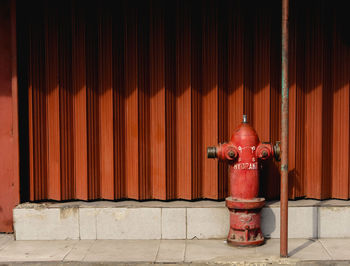 Red fire hydrant