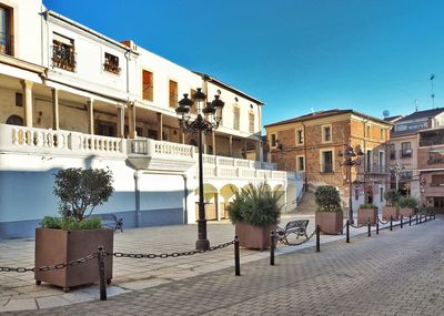 View of buildings in city. plaza mayor de jaraiz de la vera.