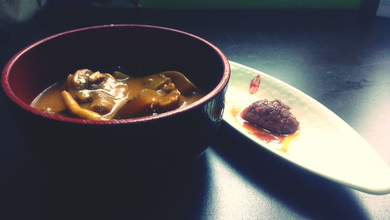 CLOSE-UP OF SWEET FOOD ON TABLE